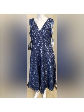 NWT Kay Unger Forever Vi neck Navy Lace Midi gorgeous Dress for evening.